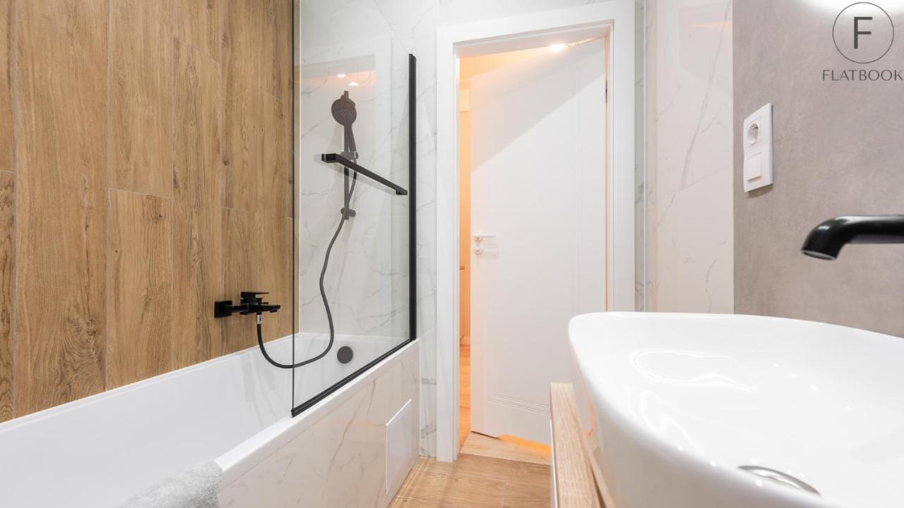 Flatbook - City Center Apartments Granaria Гданьск Экстерьер фото
